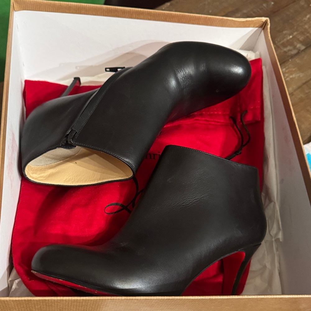 Christian Louboutin Tan Shoe Box with Black and White Label